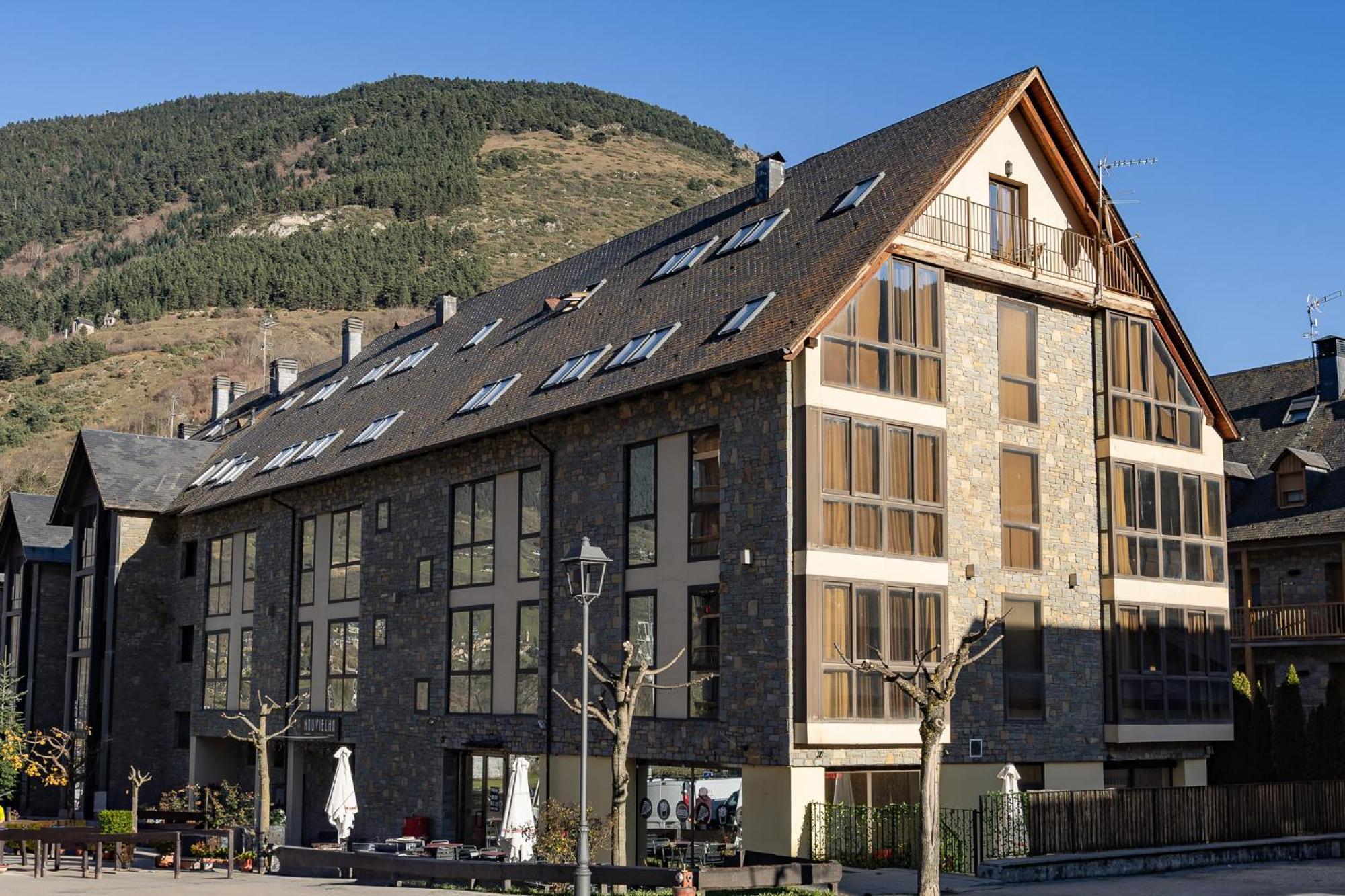 Aparthotel Nou Веля Екстериор снимка