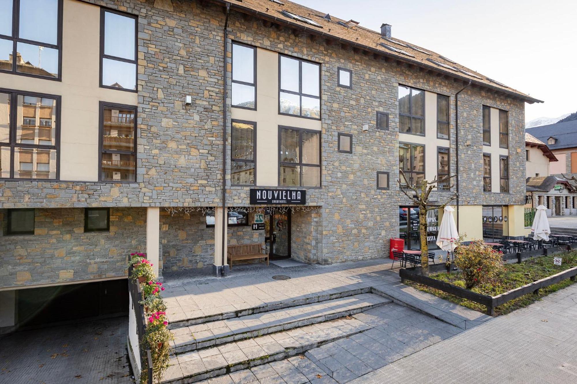Aparthotel Nou Веля Екстериор снимка