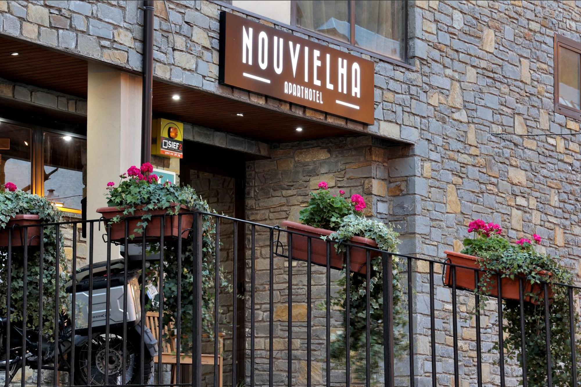 Aparthotel Nou Веля Екстериор снимка